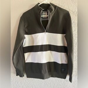 D and F men's zipper pull over. Olive green and white size S